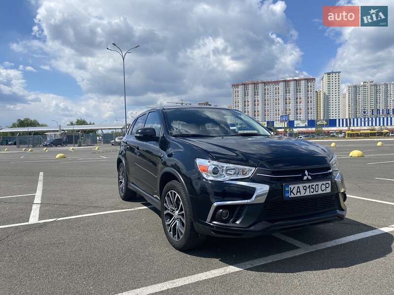 Позашляховик / Кросовер Mitsubishi Outlander Sport 2017 в 