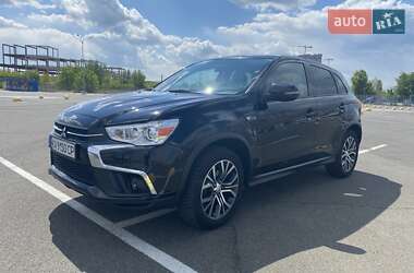 Позашляховик / Кросовер Mitsubishi Outlander Sport 2017 в 