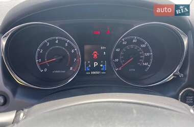 Позашляховик / Кросовер Mitsubishi Outlander Sport 2017 в 