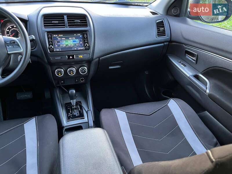 Внедорожник / Кроссовер Mitsubishi Outlander Sport 2019 в Киеве