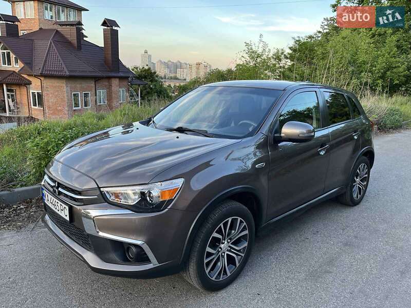 Внедорожник / Кроссовер Mitsubishi Outlander Sport 2019 в Киеве