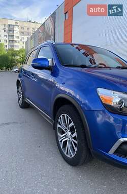 Внедорожник / Кроссовер Mitsubishi Outlander Sport 2017 в 