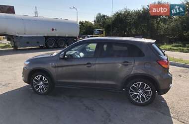 Позашляховик / Кросовер Mitsubishi Outlander Sport 2018 в 