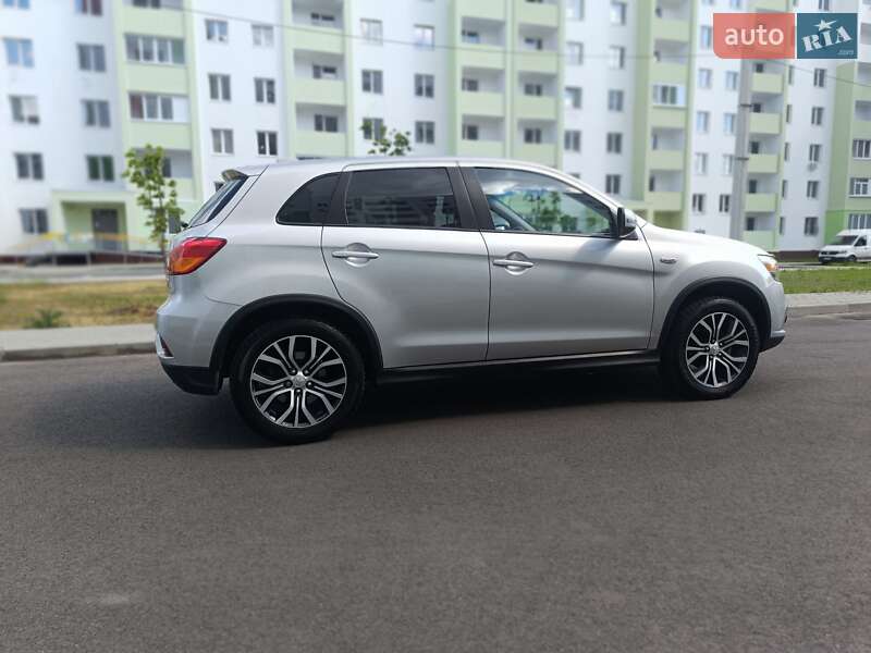 Внедорожник / Кроссовер Mitsubishi Outlander Sport 2018 в Харькове