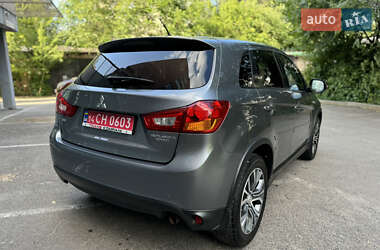Внедорожник / Кроссовер Mitsubishi Outlander Sport 2016 в 