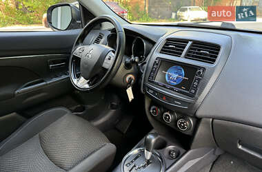 Внедорожник / Кроссовер Mitsubishi Outlander Sport 2016 в 