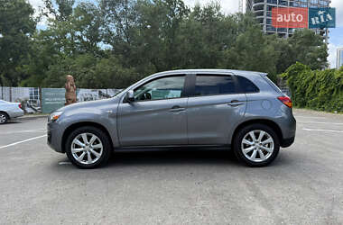 Внедорожник / Кроссовер Mitsubishi Outlander Sport 2015 в 