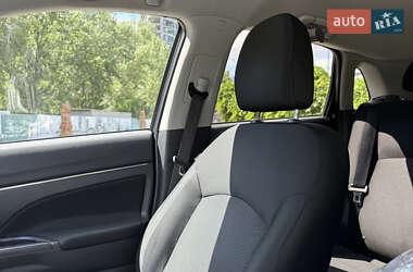 Внедорожник / Кроссовер Mitsubishi Outlander Sport 2015 в 