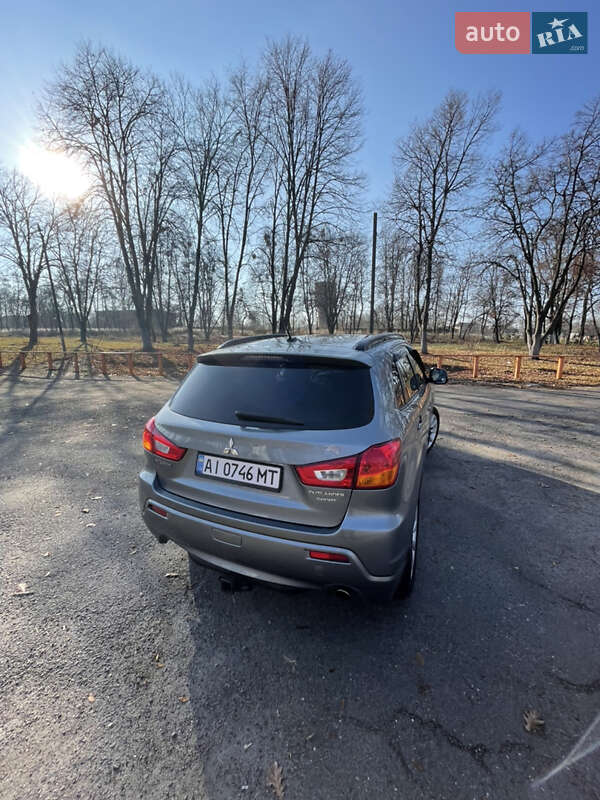Внедорожник / Кроссовер Mitsubishi Outlander Sport 2011 в Звенигородке