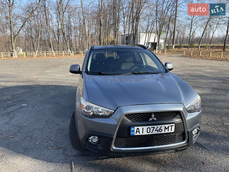 Внедорожник / Кроссовер Mitsubishi Outlander Sport 2011 в Звенигородке
