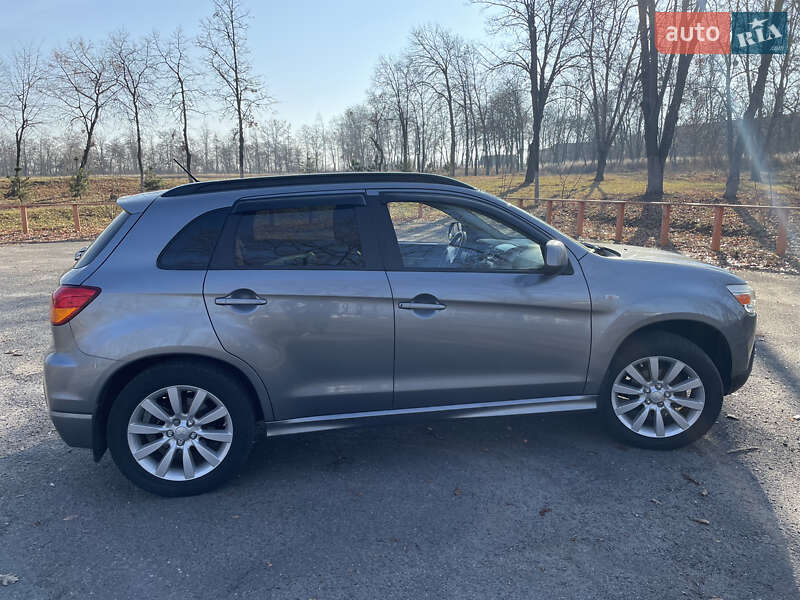 Внедорожник / Кроссовер Mitsubishi Outlander Sport 2011 в Звенигородке