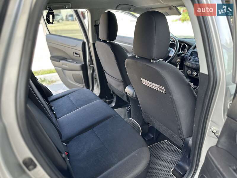 Внедорожник / Кроссовер Mitsubishi Outlander Sport 2015 в Днепре