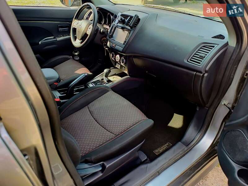 Позашляховик / Кросовер Mitsubishi Outlander Sport 2018 в Львові