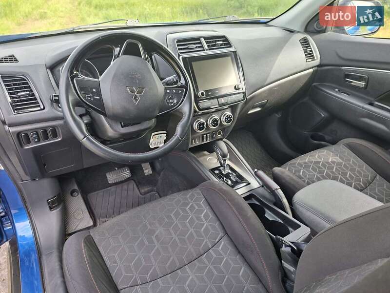 Внедорожник / Кроссовер Mitsubishi Outlander Sport 2020 в Ракитном
