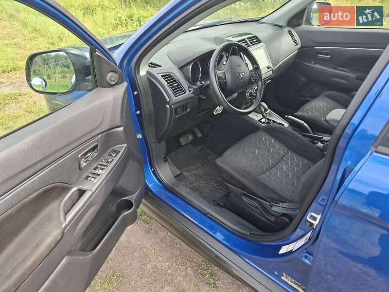 Внедорожник / Кроссовер Mitsubishi Outlander Sport 2020 в Ракитном