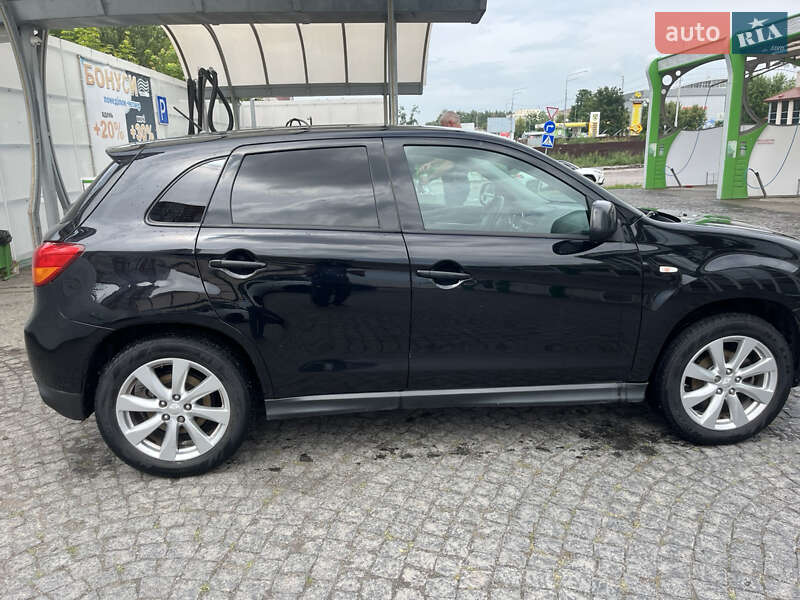 Внедорожник / Кроссовер Mitsubishi Outlander Sport 2015 в Бобрике