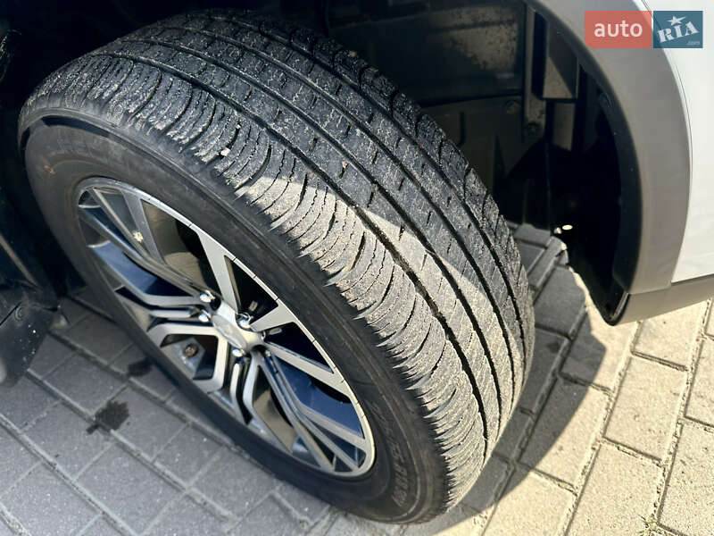 Позашляховик / Кросовер Mitsubishi Outlander Sport 2016 в Львові