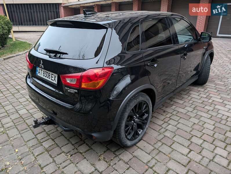 Позашляховик / Кросовер Mitsubishi Outlander Sport 2017 в Івано-Франківську
