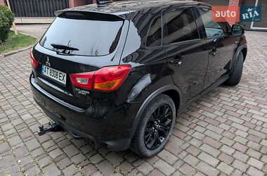 Позашляховик / Кросовер Mitsubishi Outlander Sport 2017 в 