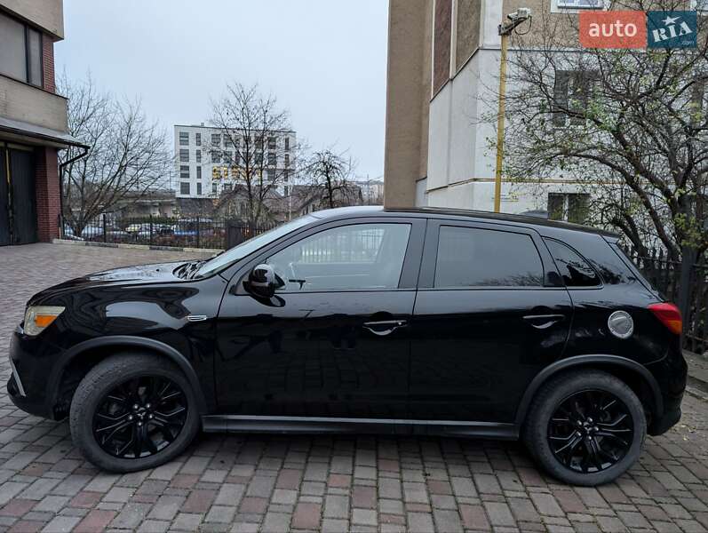 Позашляховик / Кросовер Mitsubishi Outlander Sport 2017 в Івано-Франківську