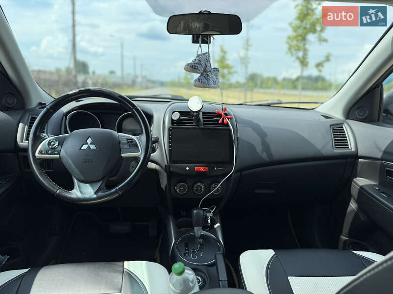 Позашляховик / Кросовер Mitsubishi Outlander Sport 2013 в Києві
