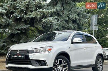 Внедорожник / Кроссовер Mitsubishi Outlander Sport 2016 в Николаеве