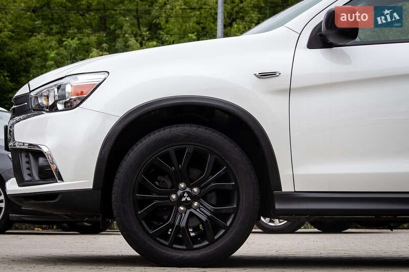 Внедорожник / Кроссовер Mitsubishi Outlander Sport 2018 в Львове