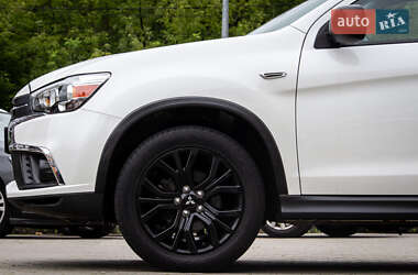 Внедорожник / Кроссовер Mitsubishi Outlander Sport 2018 в 