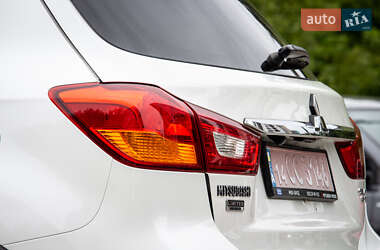 Внедорожник / Кроссовер Mitsubishi Outlander Sport 2018 в 