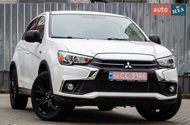 Внедорожник / Кроссовер Mitsubishi Outlander Sport 2018 в Львове