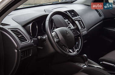 Внедорожник / Кроссовер Mitsubishi Outlander Sport 2018 в 