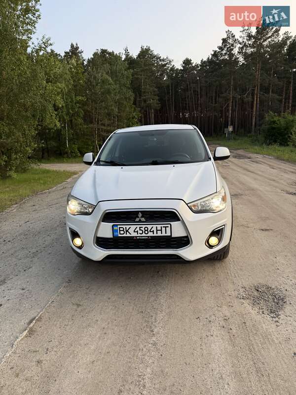 Позашляховик / Кросовер Mitsubishi Outlander Sport 2014 в Рівному