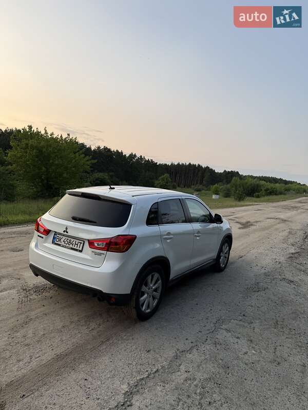 Позашляховик / Кросовер Mitsubishi Outlander Sport 2014 в Рівному