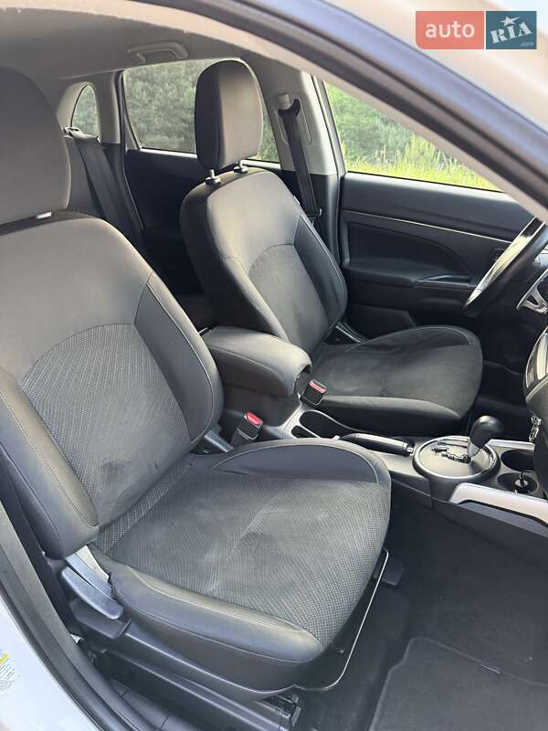 Позашляховик / Кросовер Mitsubishi Outlander Sport 2014 в Рівному