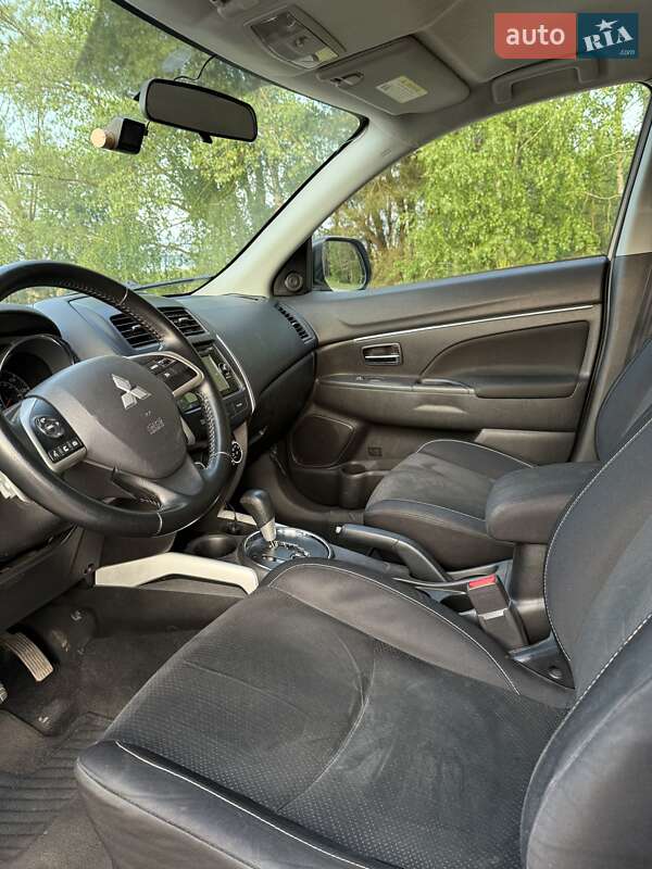 Позашляховик / Кросовер Mitsubishi Outlander Sport 2014 в Рівному