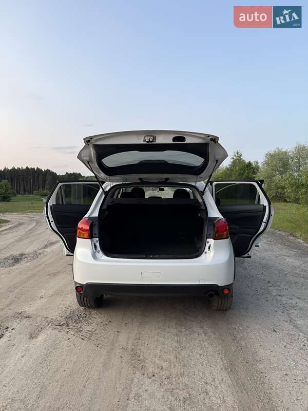 Позашляховик / Кросовер Mitsubishi Outlander Sport 2014 в Рівному