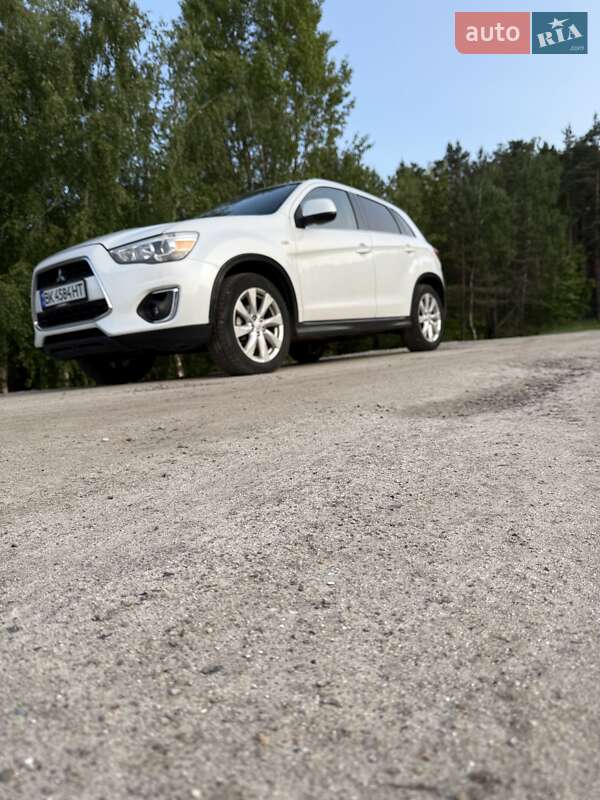 Позашляховик / Кросовер Mitsubishi Outlander Sport 2014 в Рівному