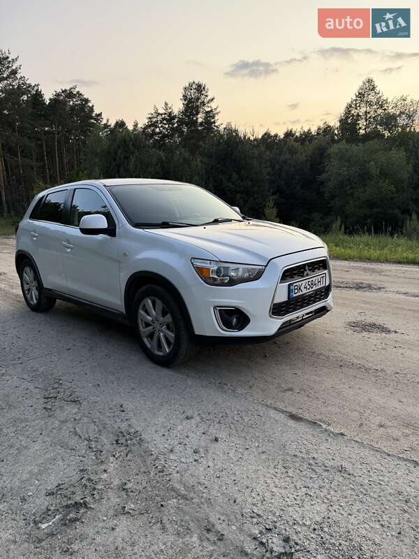 Позашляховик / Кросовер Mitsubishi Outlander Sport 2014 в Рівному