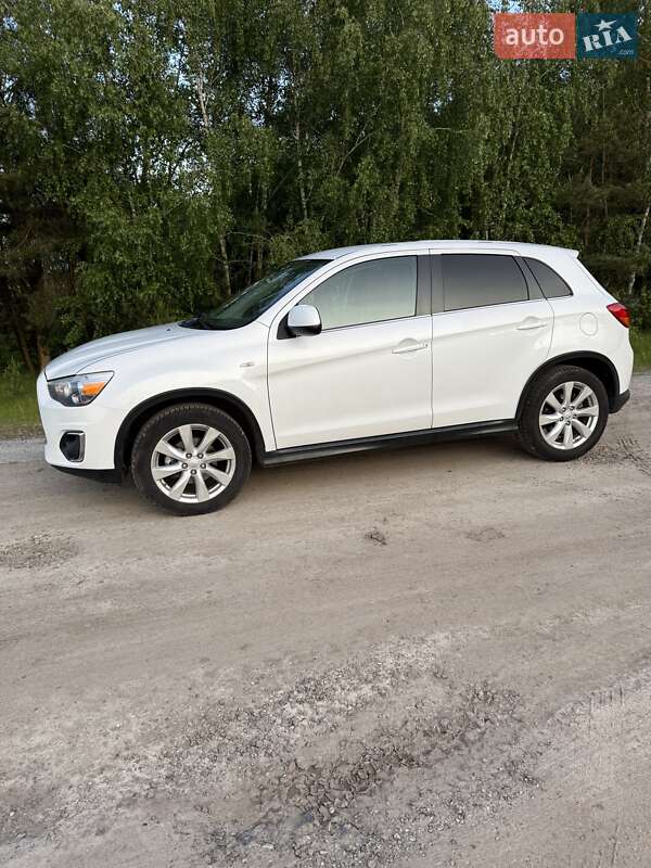 Позашляховик / Кросовер Mitsubishi Outlander Sport 2014 в Рівному
