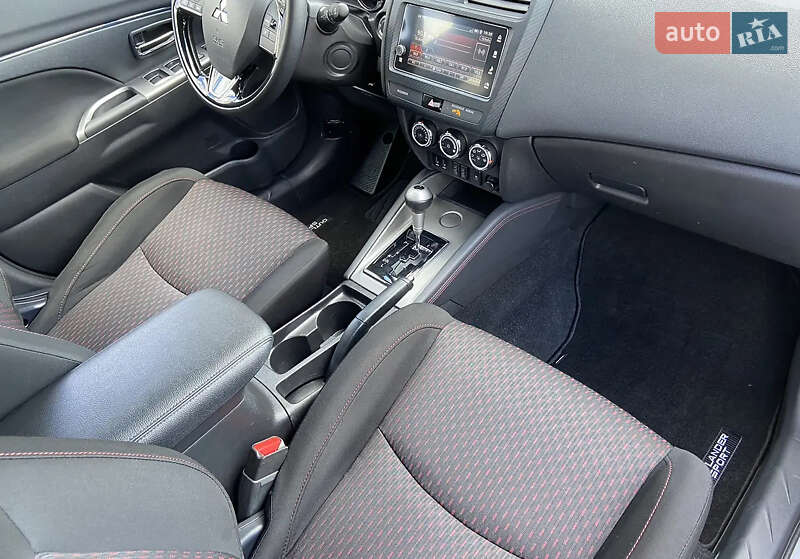 Внедорожник / Кроссовер Mitsubishi Outlander Sport 2018 в Виннице