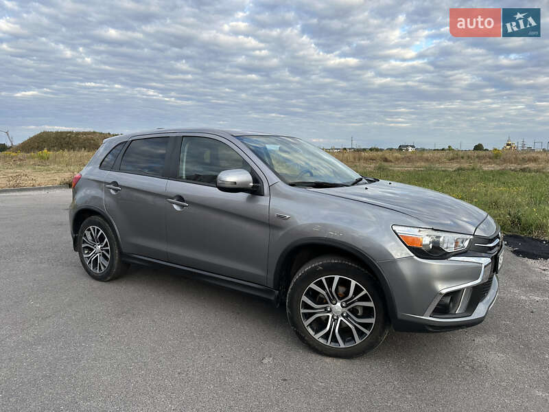 Внедорожник / Кроссовер Mitsubishi Outlander Sport 2018 в Виннице