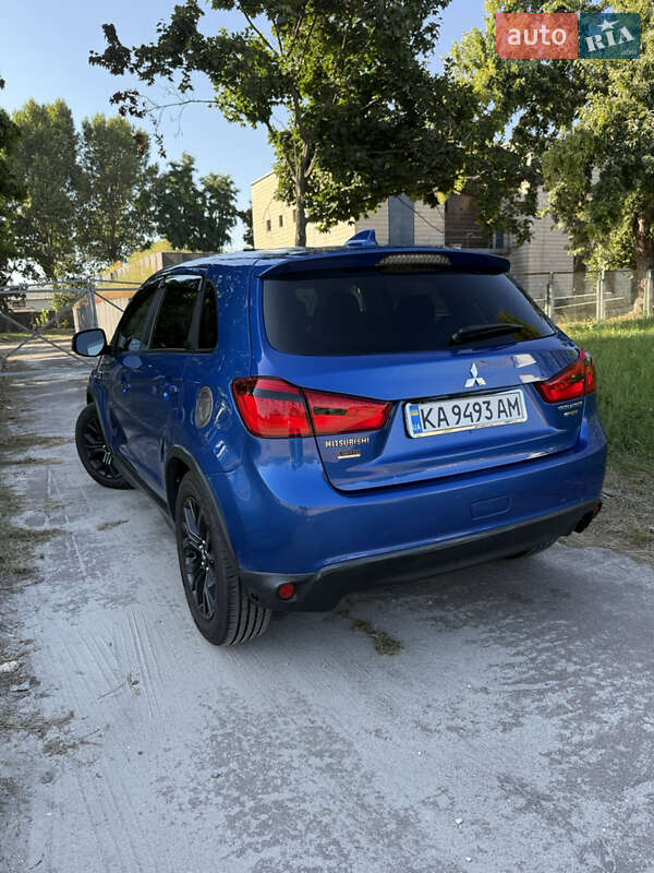Внедорожник / Кроссовер Mitsubishi Outlander Sport 2017 в Киеве фото 7 Внедорожник / Кроссовер Mitsubishi Outlander Sport 2017 в Киеве