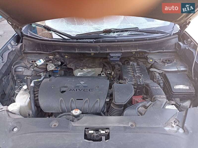 Внедорожник / Кроссовер Mitsubishi Outlander Sport 2017 в Киеве