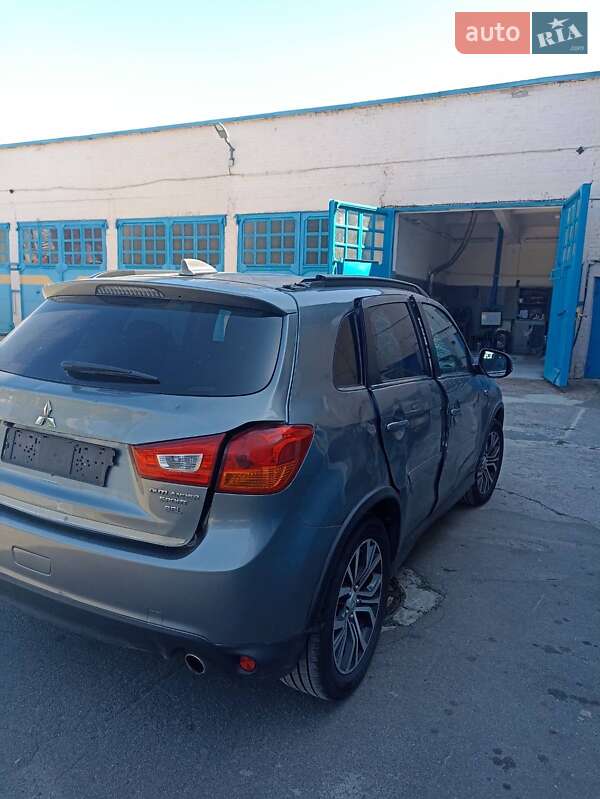 Внедорожник / Кроссовер Mitsubishi Outlander Sport 2017 в Киеве