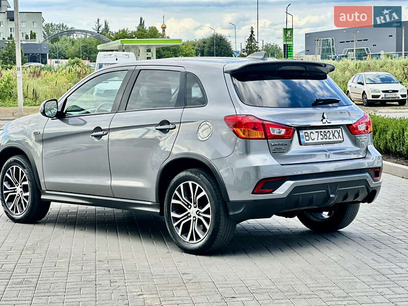 Внедорожник / Кроссовер Mitsubishi Outlander Sport 2018 в Каменец-Подольском