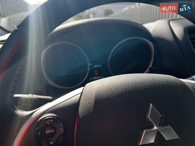 Внедорожник / Кроссовер Mitsubishi Outlander Sport 2015 в Киеве