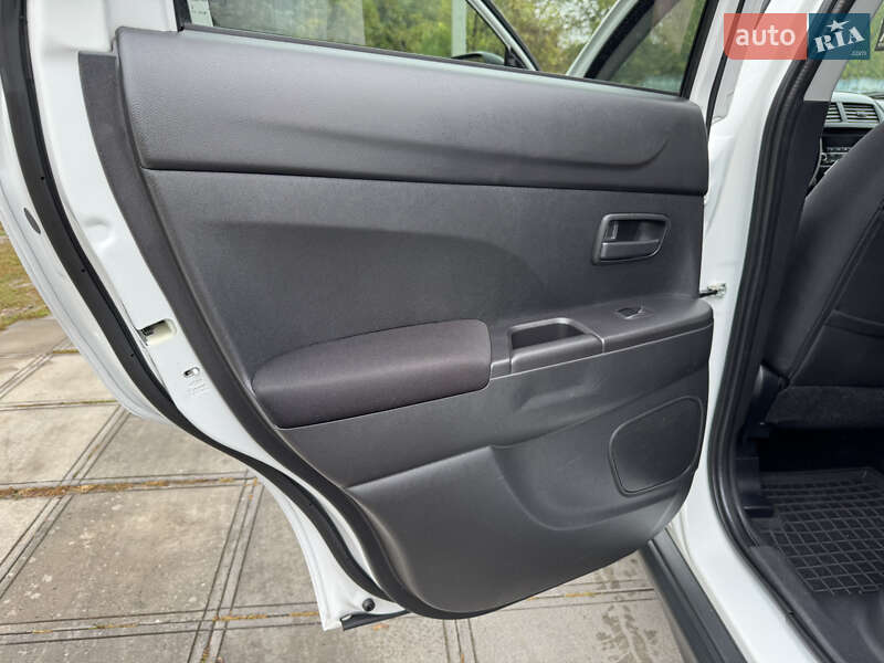 Позашляховик / Кросовер Mitsubishi Outlander Sport 2013 в Смілі