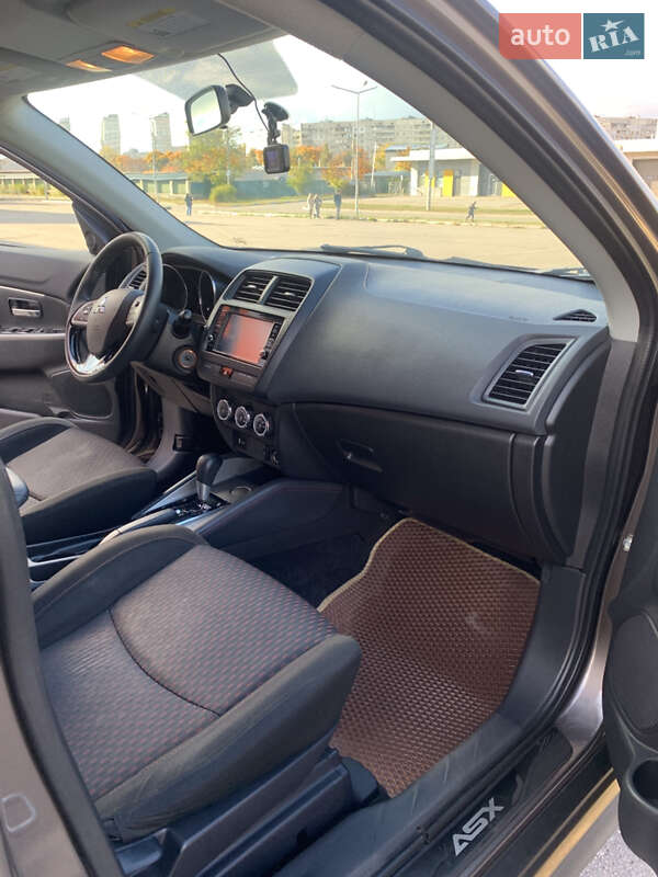 Позашляховик / Кросовер Mitsubishi Outlander Sport 2018 в Харкові фото 11 Позашляховик / Кросовер Mitsubishi Outlander Sport 2018 в Харкові