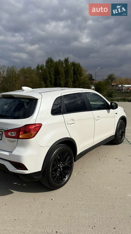 Позашляховик / Кросовер Mitsubishi Outlander Sport 2018 в Дніпрі