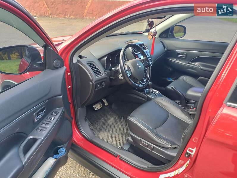 Внедорожник / Кроссовер Mitsubishi Outlander Sport 2016 в Бурштыне